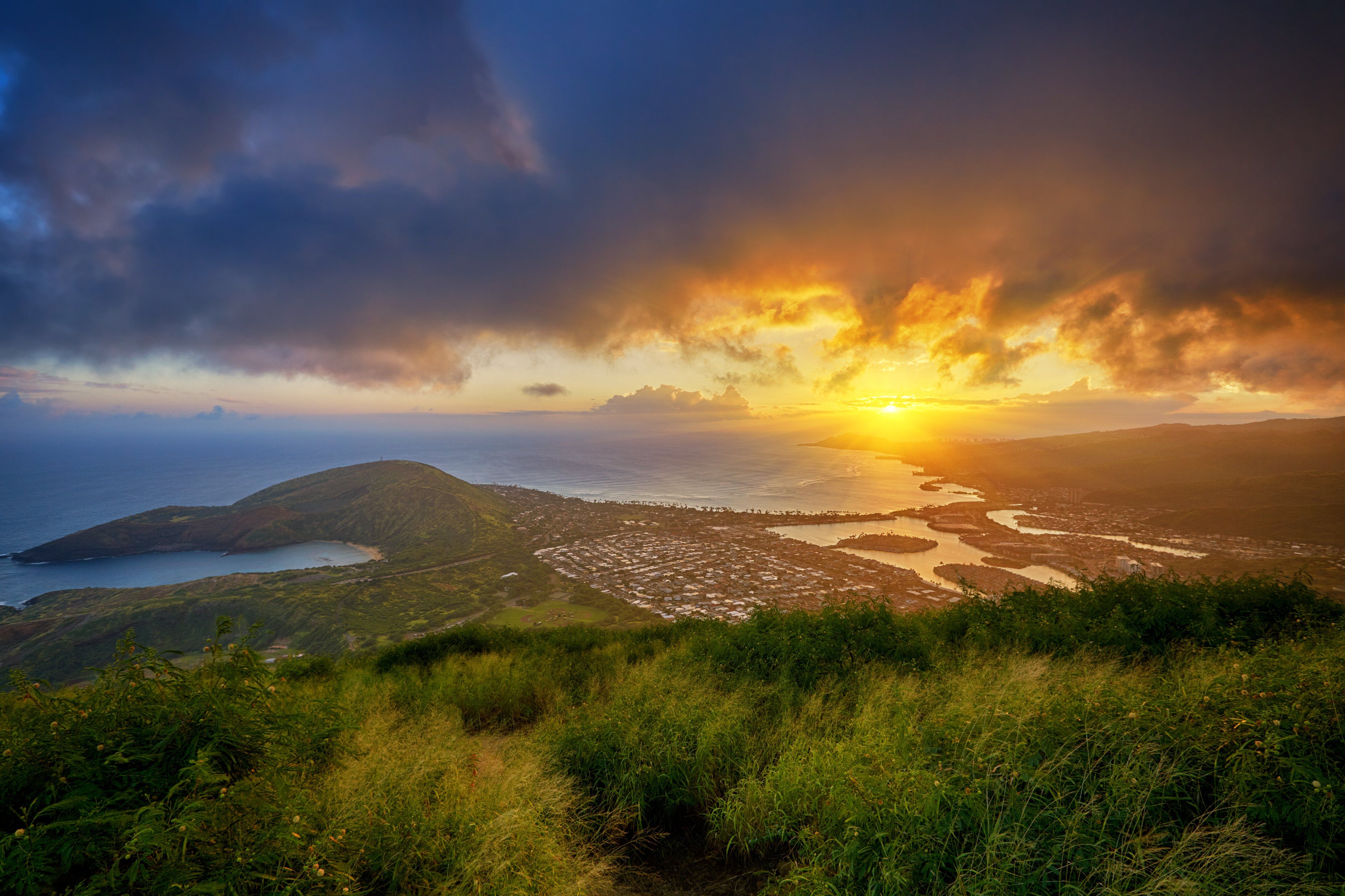 Sunset over Hanauma Bay and Hawaiʻi Kai seen from Koko Crater